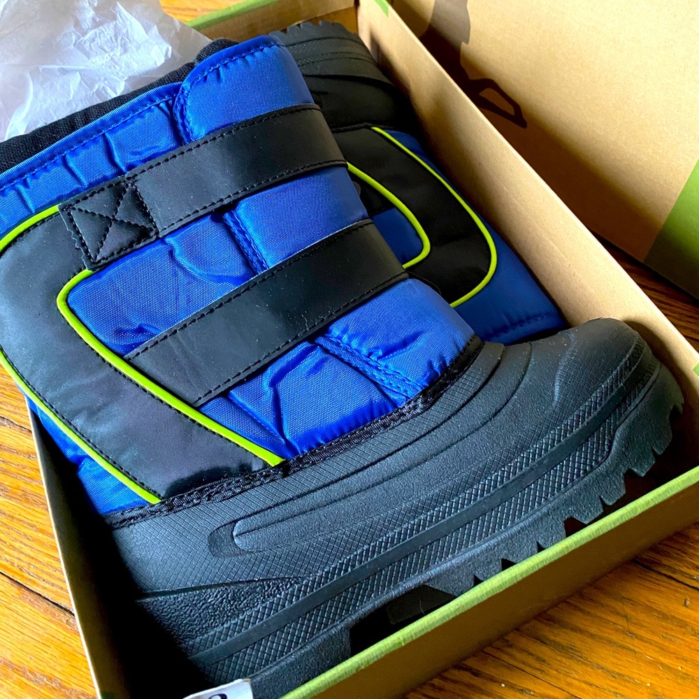 Boys snow boots size 12